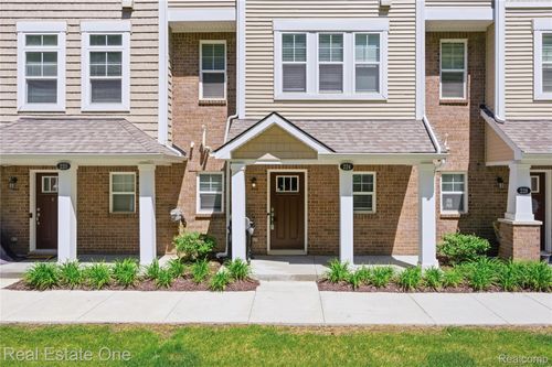 224 Sean St, Brighton, MI, 48116-3508 | Card Image