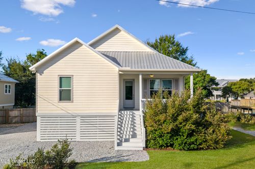 107 Adrienne Ct, Waveland, MS, 39576-6600 | Card Image