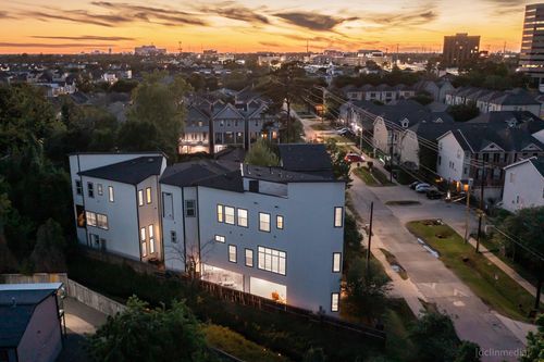 1226 W 26th St, Houston, TX, 77008-1752 | Card Image