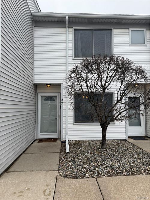 47 Rosebud Ln, Mount Clemens, MI, 48043-1475 | Card Image