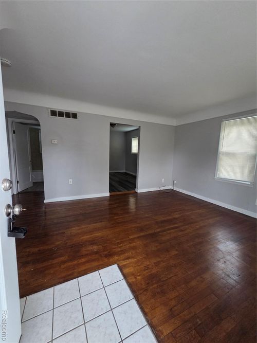 5852 Beech Daly Rd, Taylor, MI, 48180-1130 | Card Image