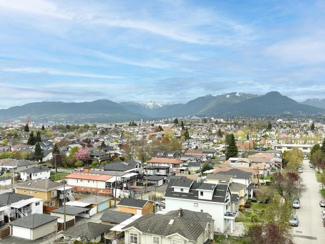 2854 Charles Street, House other with 5 bedrooms, 2 bathrooms and 1 parking in Vancouver BC | Image 30