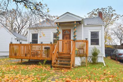 39 Plymouth Ave, House other with 2 bedrooms, 2 bathrooms and 3 parking in Saint Catharines ON | Image 1