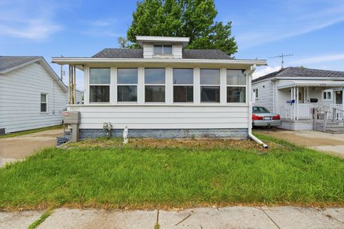 28041 Maple St, Roseville, MI, 48066-2429 | Card Image