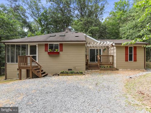 61 Shawnee Trl, HEDGESVILLE, WV, 25427-7393 | Card Image