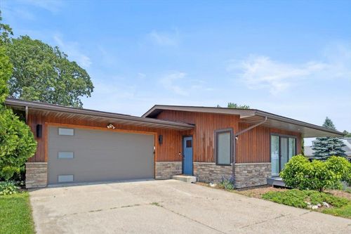 204 W Indiana St, Lake City, MN, 55041-1905 | Card Image