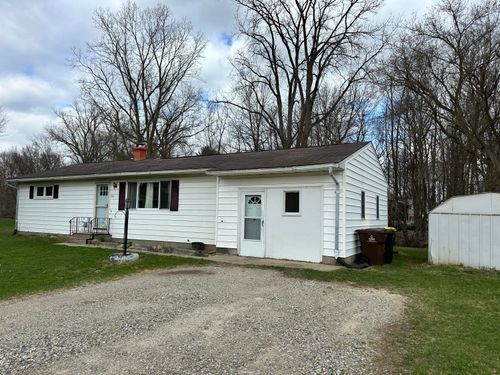 215 N Center St, Stockbridge, MI, 49285-9676 | Card Image