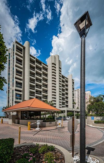 2004 - 1290 Gulf Boulevard, Condo with 1 bedrooms, 1 bathrooms and null parking in Clearwater Beach FL | Image 2