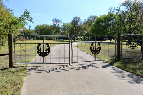 2784 Theresa Ln, Moody, TX, 76557-4060 | Card Image