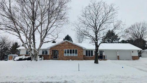 411 Westwood Ave, Strawberry Point, IA, 52076-9415 | Card Image