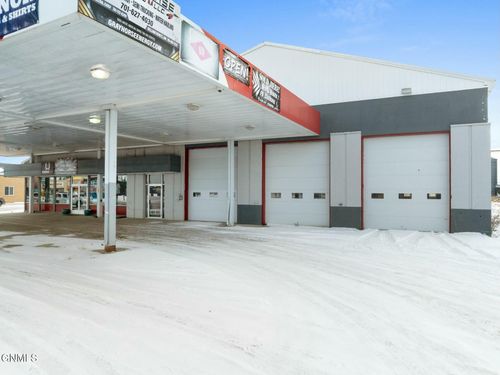 241 Main St, New Town, ND, 58763-4006 | Card Image