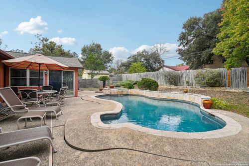 5323 Cerro Vista St, San Antonio, TX, 78233-5504 | Card Image