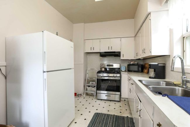 413 12c St N, House other with 3 bedrooms, 1 bathrooms and 1 parking in Lethbridge AB | Image 9