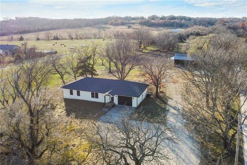 30710 Lookout Rd, Paola, KS, 66071-4016 | Card Image