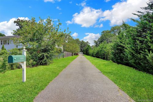 100 Erlanger Blvd, Babylon, NY, 11703-1121 | Card Image