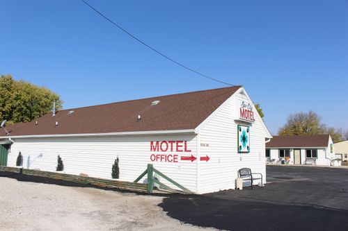 103 Ash Ave, Sac City, IA, 50583-1401 | Card Image