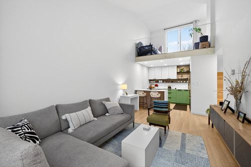 {{alt}} | Card Image