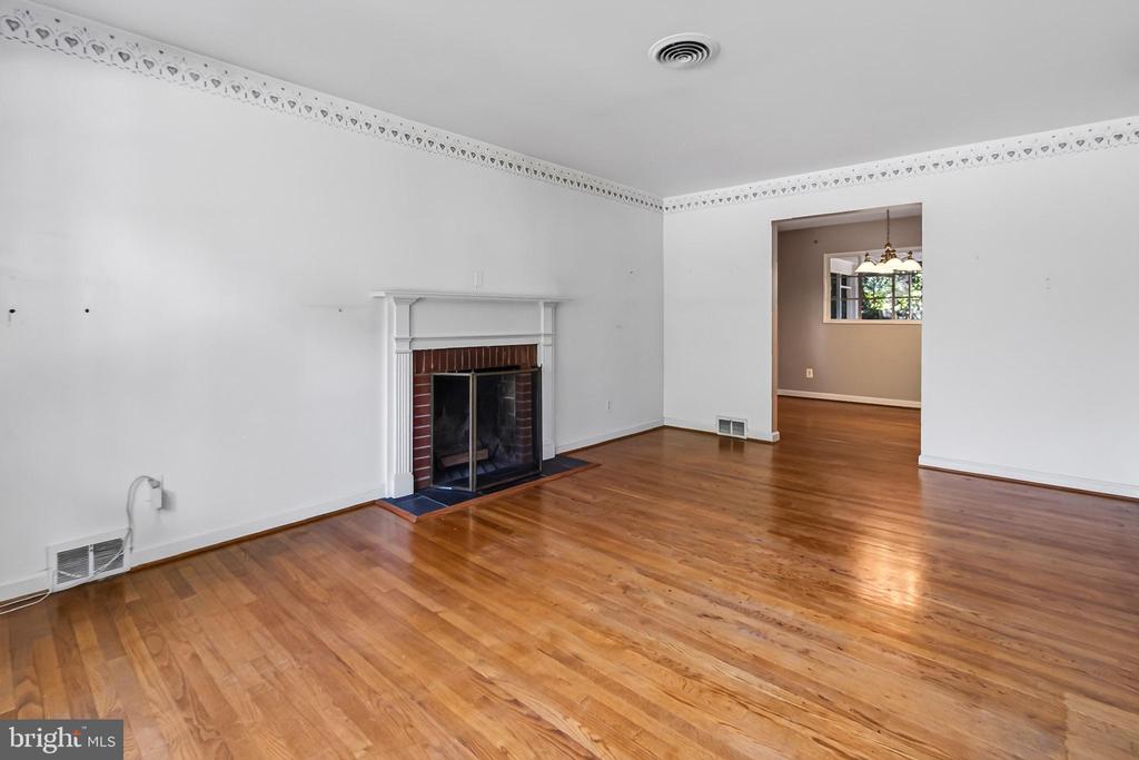 Residential in FALLS CHURCH 5