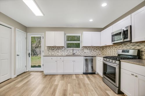 6026 Bluebell Cir, Austin, TX, 78741-3447 | Card Image