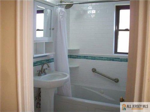 2309-182 Newman St, Metuchen, NJ, 08840-2642 | Card Image