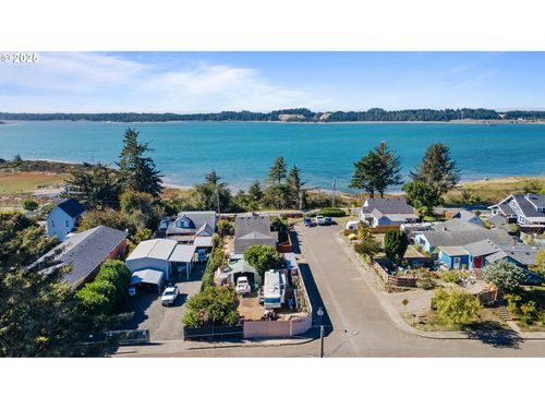 407 S Empire Blvd, Coos Bay, OR, 97420-2770 | Card Image