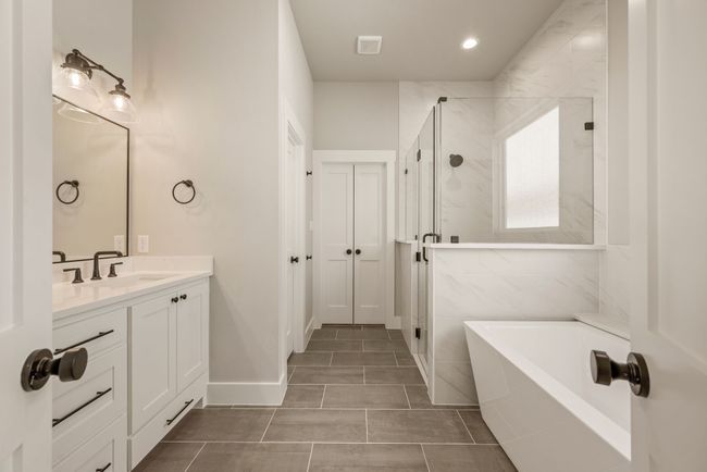 207 W 7 Th St, House other with 4 bedrooms, 3 bathrooms and null parking in Justin TX | Image 24
