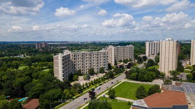 G5 - 296 Mill Rd, Condo with 3 bedrooms, 3 bathrooms and 1 parking in Toronto ON | Image 2