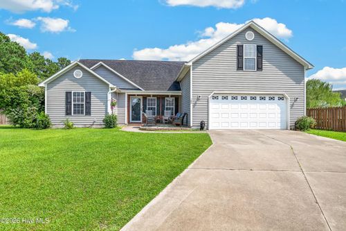 102 Pinyon Ct, Jacksonville, NC, 28546-6842 | Card Image