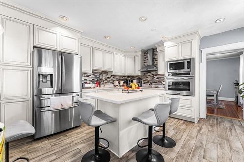 1605 Main St, West Warwick, RI, 02893-4036 | Card Image
