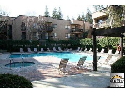 130C - Burbank Boulevard, Condo with 2 bedrooms, 2 bathrooms and 2 parking in Woodland Hills CA | Image 1