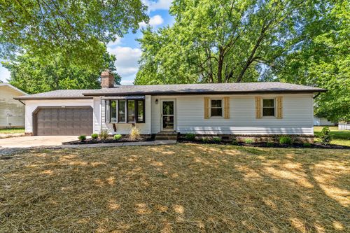 907 S Oak St, Buffalo, MO, 65622-8558 | Card Image