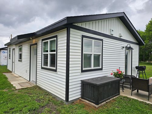 201 10th Ave Se, Pipestone, MN, 56164-2123 | Card Image