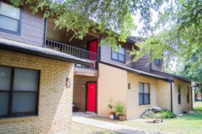 APT-236 - 1320 Wilson St, Condo with 2 bedrooms, 1 bathrooms and 2 parking in Lockhart TX | Image 4