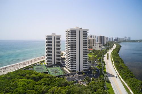 9d-5550 N Ocean Dr, Riviera Beach, FL, 33404-2522 | Card Image