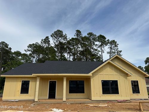 832 Combel St, Waveland, MS, 39576-3100 | Card Image