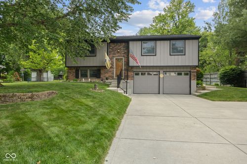 618 Shady Creek Dr, Greenwood, IN, 46142-1247 | Card Image