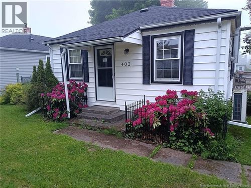 402 Argyle St, Saint John, NB, E2M3A7 | Card Image