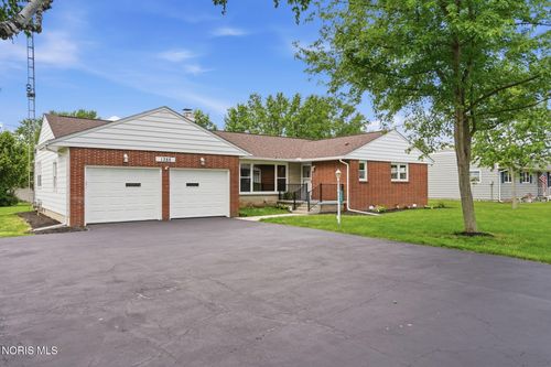1385 Flechtner Rd, Fostoria, OH, 44830-9725 | Card Image