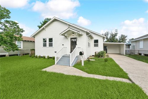 820 Avenue B, Westwego, LA, 70094-4217 | Card Image