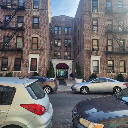 2ce-590 Parkside Ave, Brooklyn, NY, 11226-1539 | Card Image