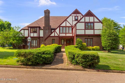 316 Meadow Creek Pl, Jackson, MS, 39211-3001 | Card Image