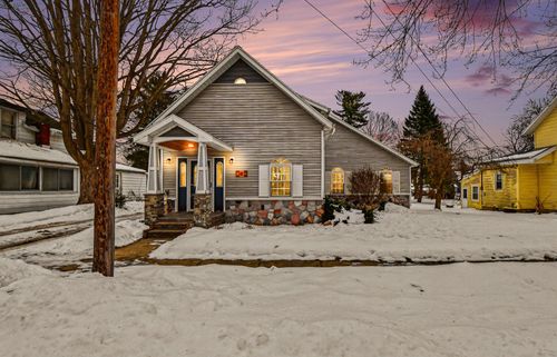 224 Pleasant Ave Se, Caledonia, MI, 49316-8157 | Card Image