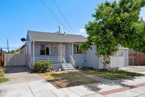 779 E Lewelling Blvd, Ashland, CA, 94541-1105 | Card Image