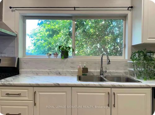 1119 Rebecca St, Oakville, ON, L6L1Y6 | Card Image