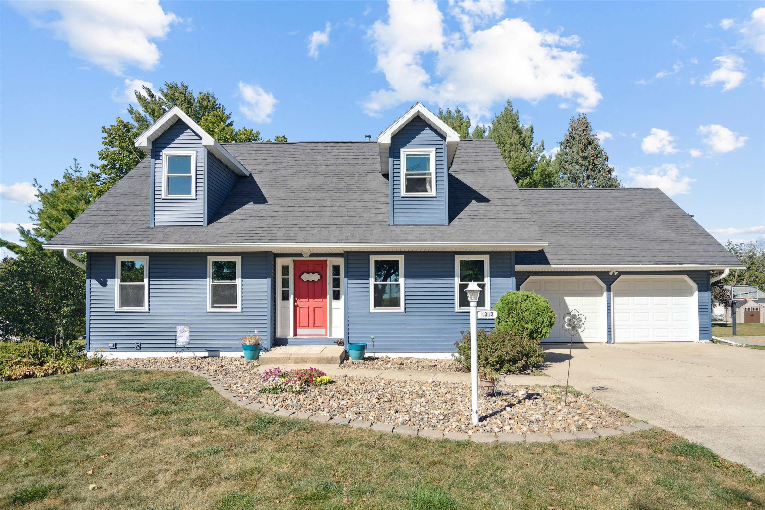 2nd St, Oelwein, IA 50662