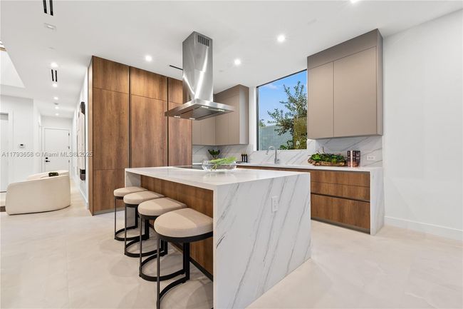 4951 University Dr, Townhouse with 3 bedrooms, 5 bathrooms and null parking in Coral Gables FL | Image 12