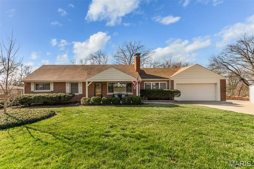 12 Winslow Ln, Des Peres, MO, 63131-3713 | Card Image