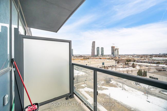 911 - 60 Honeycrisp Cres, Condo with 2 bedrooms, 1 bathrooms and null parking in Concord ON | Image 23