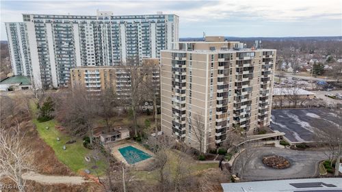 apt-130-25801 Lake Shore Blvd, Euclid, OH, 44132-1180 | Card Image