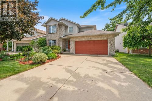 343 Brooktree Dr, Corunna, ON, N0N1G0 | Card Image